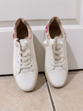 SOUL Naturalizer White Sneakers